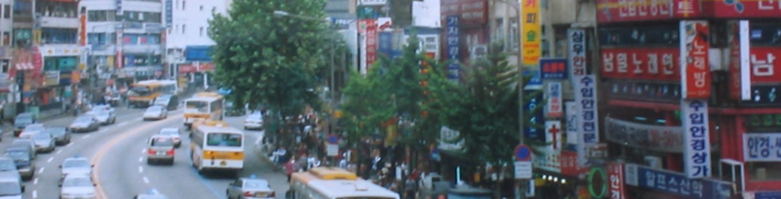 https://upload.wikimedia.org/wikipedia/commons/2/23/Seoul_stadsbeeld.jpg